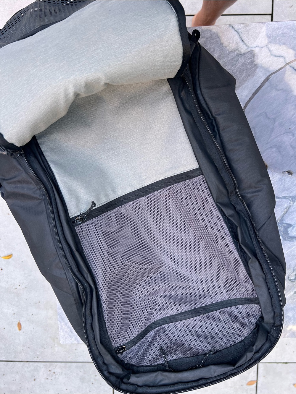 Peak Design 45L large black backpack with rain cover - Picture 13 of 14